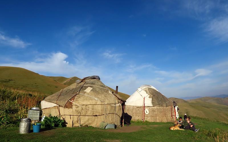 Excursión a caballo y vida en yurtas en el lago Song Kol, Kirguistán.