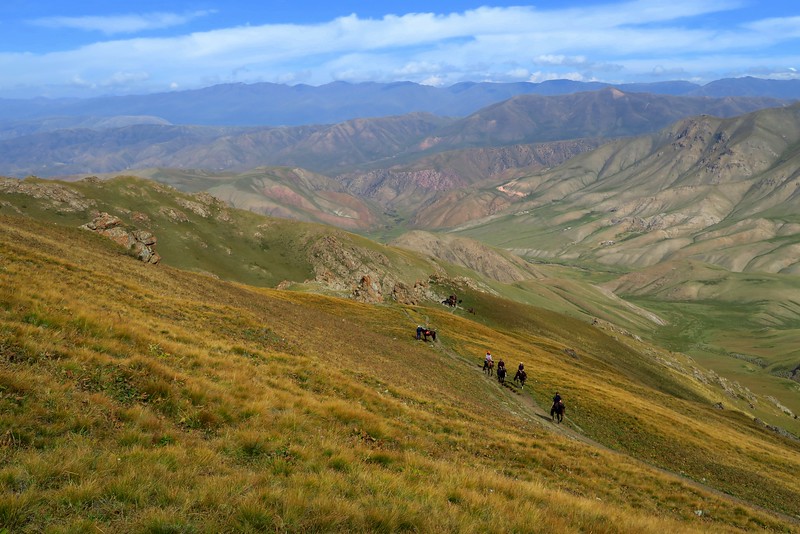 Excursión a caballo y vida en yurtas en el lago Song Kol, Kirguistán.