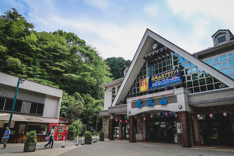 Puede llegar a la cima del monte Takao (Takaosan) en funicular o telesilla.