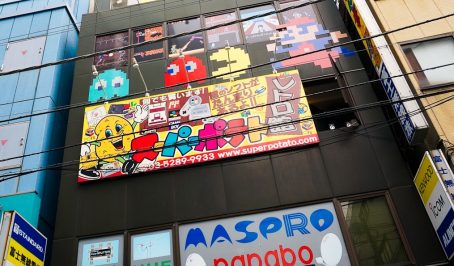 Super Potato en Akihabara, Tokio. Tiendas de videojuegos en japon