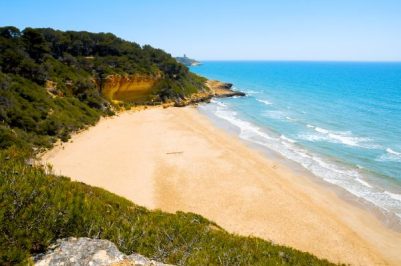 Cómo visitar la cala fonda en Tarragona